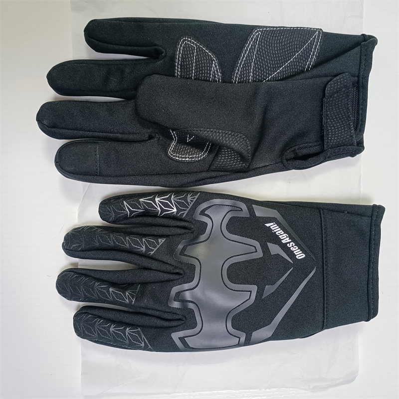 ソフトな素材を使用したバイク用グローブ。春、秋、冬に着用可能 - Motorcycle Glove Knuckle のレビューと価格